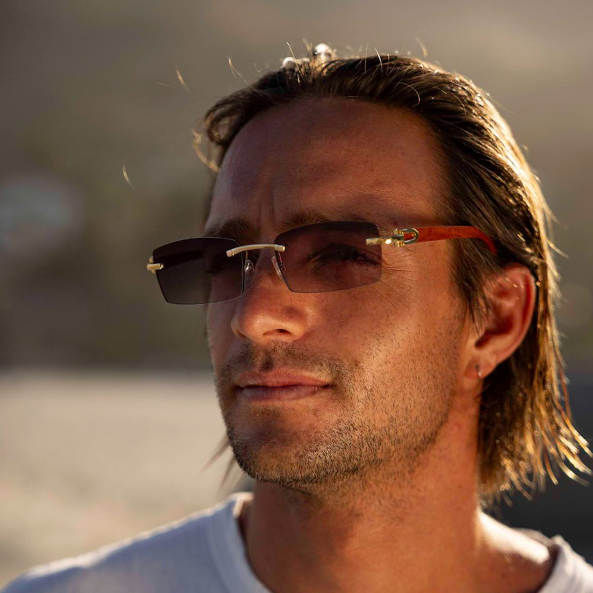 Rectangular sunglasses gold – Black lenses - Image 3